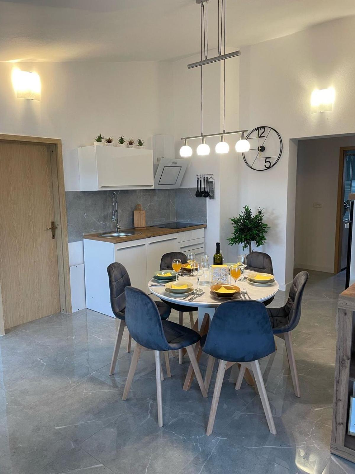 Apartments Mia Бибине Екстериор снимка