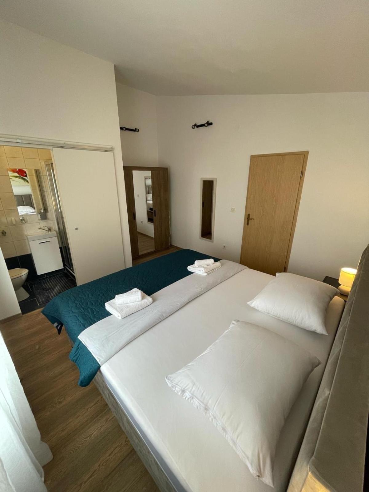Apartments Mia Бибине Екстериор снимка