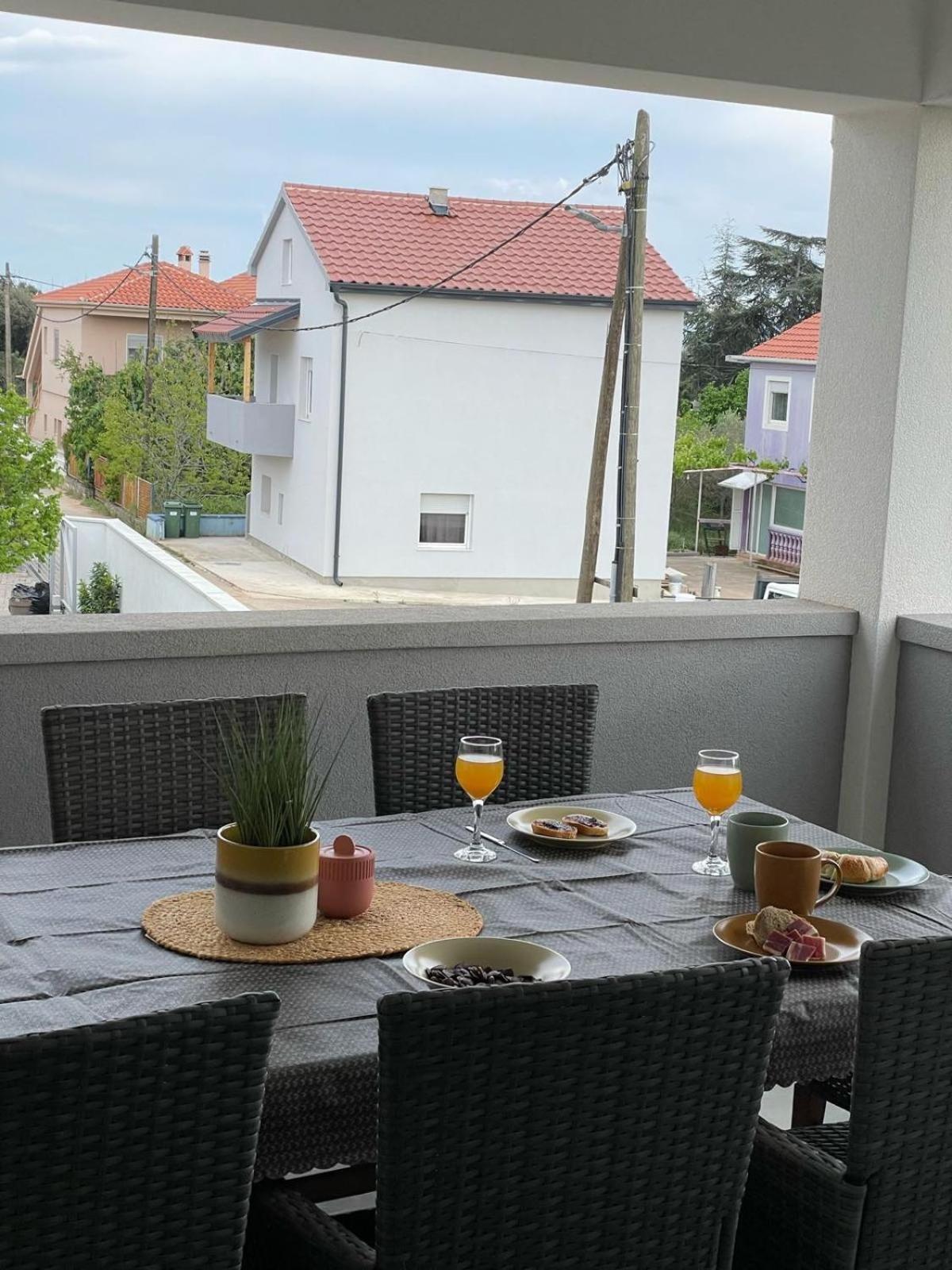 Apartments Mia Бибине Екстериор снимка
