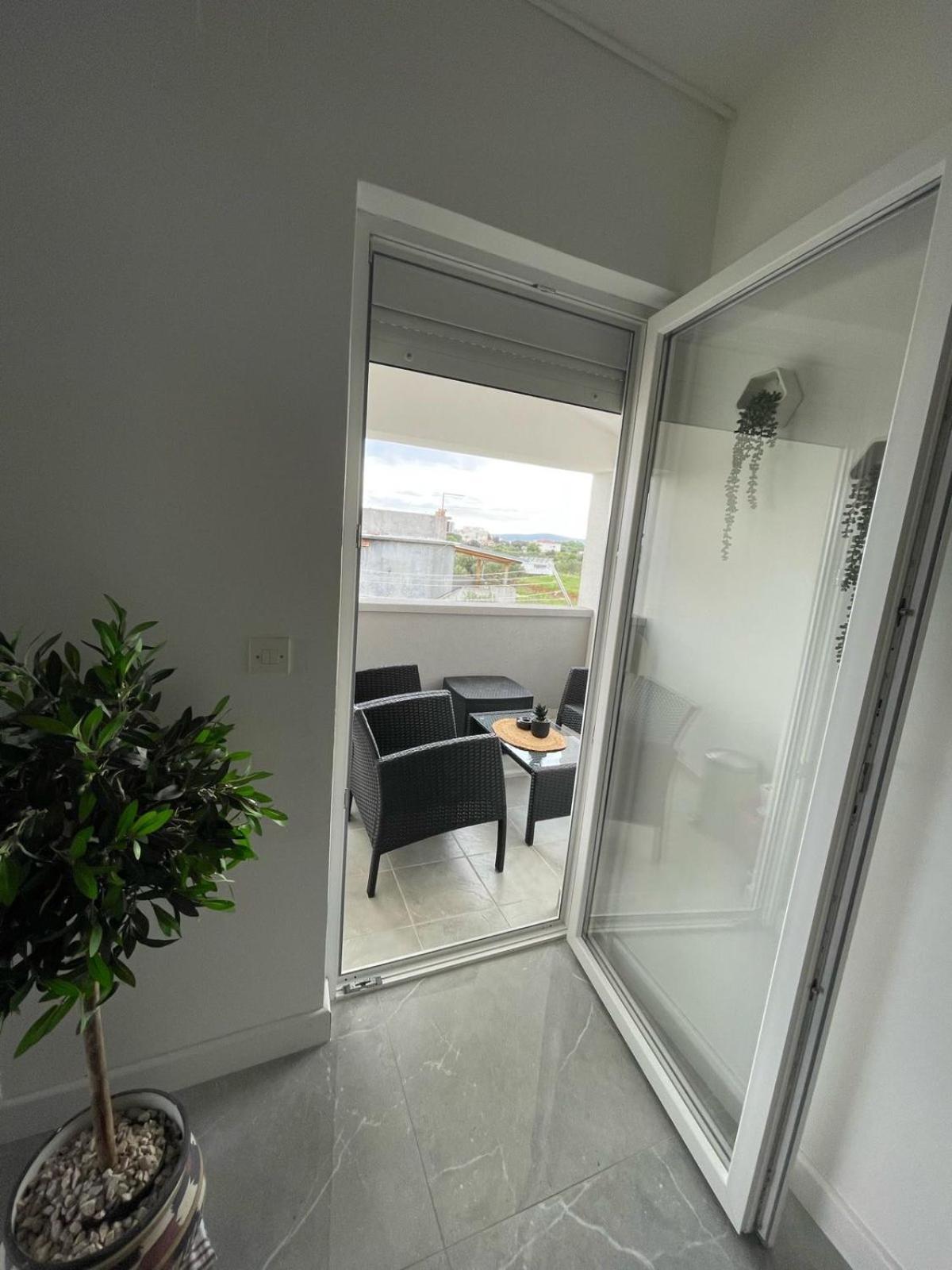 Apartments Mia Бибине Екстериор снимка