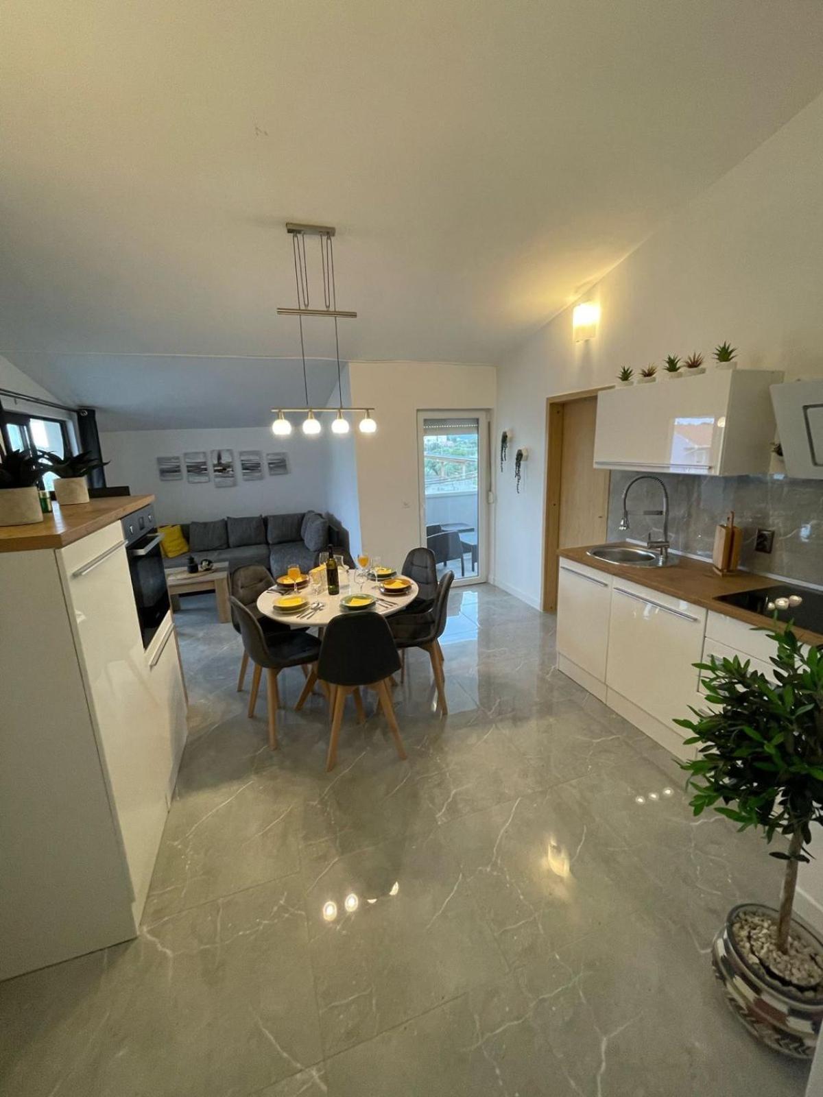 Apartments Mia Бибине Екстериор снимка