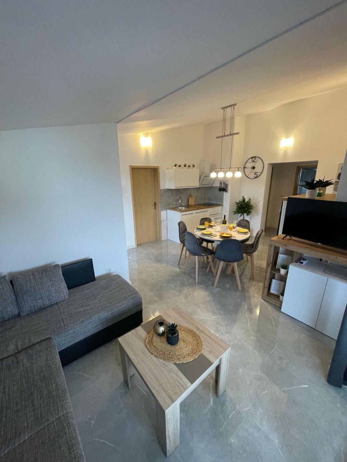 Apartments Mia Бибине Екстериор снимка